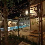 Corte Regia Relais & فندق فاليجيو سول مينشيو