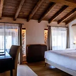 Corte Regia Relais & Hotel 4*