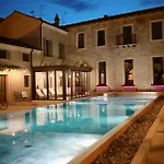 فندق Corte Regia Relais & فاليجيو سول مينشيو