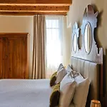 Corte Regia Relais & فاليجيو سول مينشيو