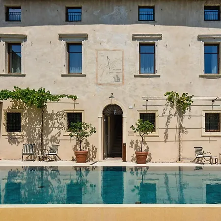 Corte Regia Relais & Hotel