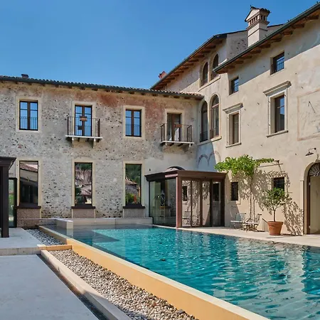 Corte Regia Relais & Hotel 4*