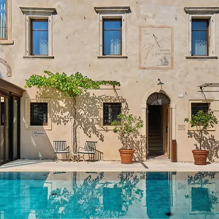 Corte Regia Relais & 4*