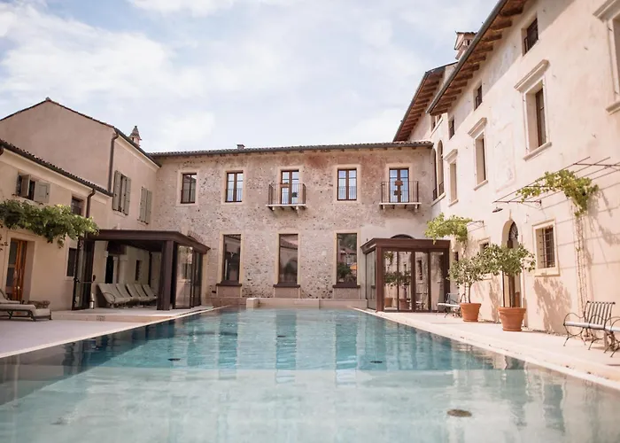 Corte Regia Relais & מלון וליג'יו סול מיניציו