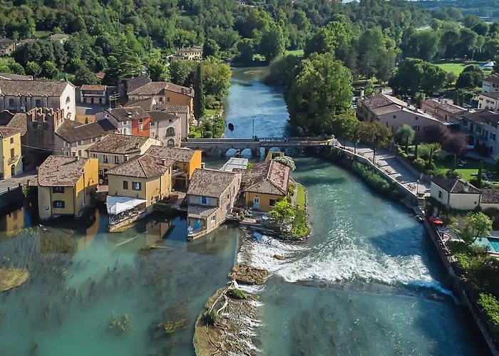 Corte Regia Relais & מלון