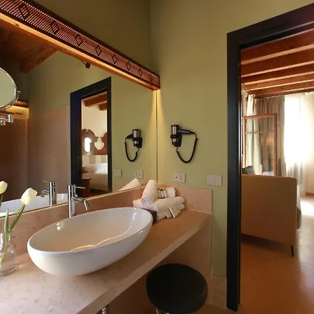 Hotel Corte Regia Relais & 4*