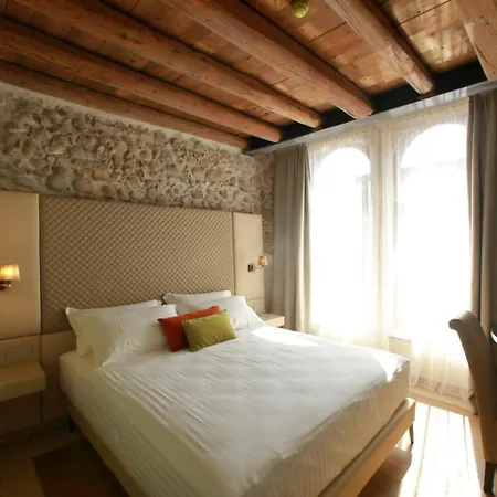 Corte Regia Relais & 4*