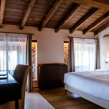 Corte Regia Relais & Hotel 4*