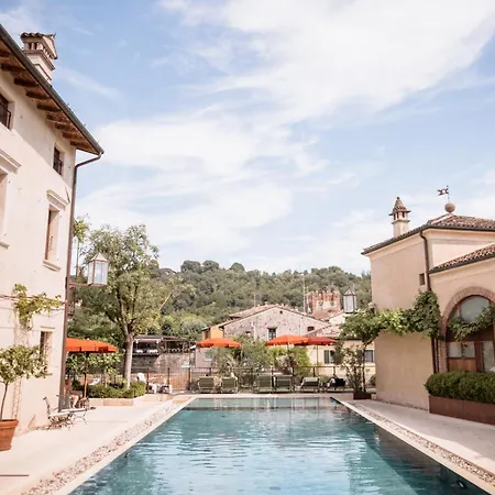 Corte Regia Relais & 4* ヴァレッジョ・スル・ミンチョ