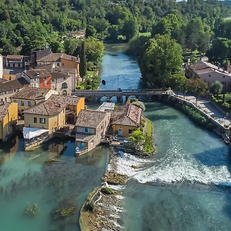 Corte Regia Relais & מלון